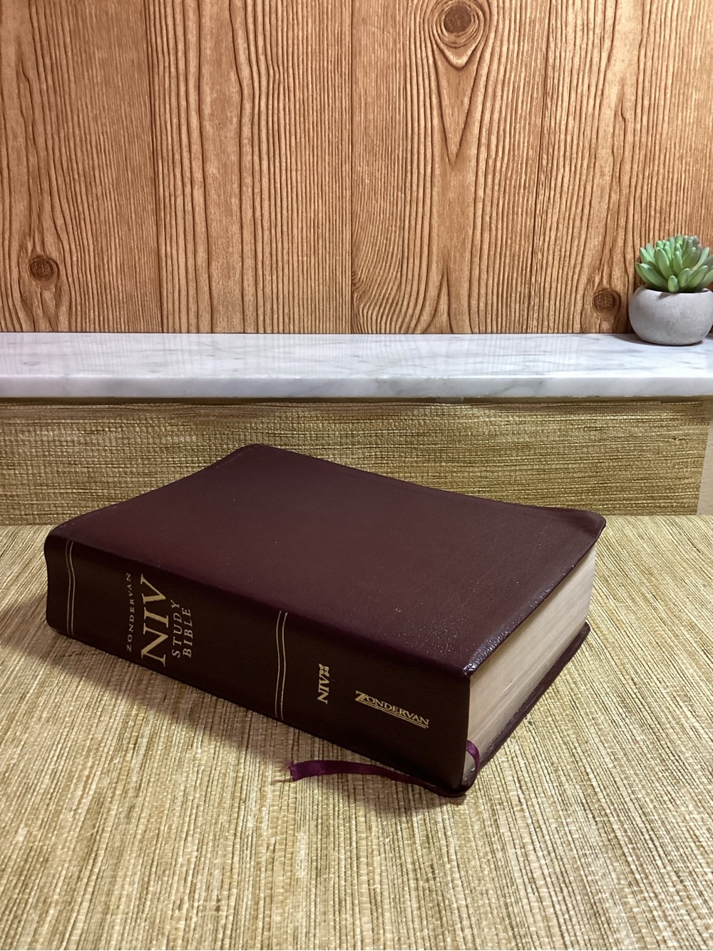 New International Version (NIV) Burgundy Bonded Leather Bible by